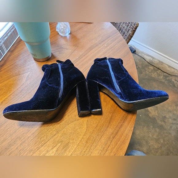 Steve Madden EDIT Blue Velvet zippered women's booties size 7M - Picture 7 of 11